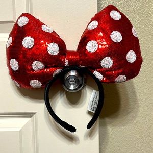 Giant Minnie Mouse Bow